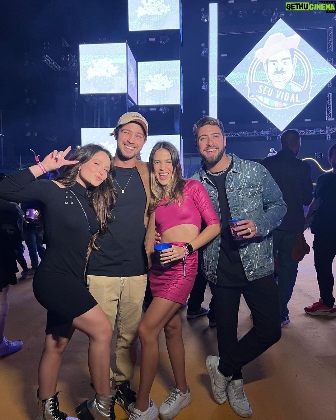 André Luiz Frambach Instagram - Que noiteeee 💥🍾🪩 @festaseuvidal . O bonde já faz a festa em qualquer lugar, num evento desse então!! Loucuraaaa