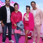 André Luiz Frambach Instagram – Hi Barbie, hi Ken 👋🏽.
Que filme sensacional, pra quem tá ansioso pra ver só por ser da Barbie irá receber muito mais do que o que realmente acha que irá ver.
Sensível, forte, marcante, tocante realmente uma obra de arte! Atores impecáveis, roteiro, direção, cenografia, fotografia…. Tudo absurdamente lindo! 💕🌸💖🦩