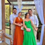 André Luiz Frambach Instagram - Sem dúvida ontem foi um dos dias mais felizes da minha vida. Ver um casamento já é lindo e emocionante. Ver o casamento de um irmão meu, que me viu nascendo, e de certa forma ser um dos “responsáveis” por esse encontro faz tudo ser mais emocionante ainda. Poder entrar pela primeira vez no altar com meu sorvetinho, minha vida, o amor da/pra minha vida como padrinhos(ainda) faz a gente só ter mais vontade e ansiedade ainda de finalmente termos esse nosso momento que é um grande sonho nosso. Poder ver minha irmã e meu cunhado entrando como padrinhos (ainda tbm ahhahahah) e dividir essa responsabilidade dos padrinhos pela primeira vez com eles é surreal, é um sonho real. Crescemos todos juntos, formamos um grupo extremamente unido em todas as situações então ver toda essa galera sendo “responsável” por esse amor e essa união é lindo e é a prova que o amor existe, de várias maneiras e que ele é de fato o sentimento mais puro e lindo que existe. Saber de tudo que meu irmão passou nos últimos meses e ver ele realizando esse sonho com uma mulher incrivel, forte, determinada que de fato com todo o apoio que ele tem nosso, se não fosse por ela, e pelo amor dos dois, tudo se tornaria mais difícil. Mas os dois sabem o que o amor significa nessa vida, e foram fortes juntos, e sabem que acima de tudo e de todos existe o amor! Eu amo vocês dois meus afilhados. Amo o relacionamento de vocês, amo o amor de vocês, amo saber que temos um grupo unido e forte que acima de tudo incentiva que tenhamos valores, caráter e muito muito amor, porque isso tudo tem faltado nessa sociedade de hj em dia. TE AMO @veloso_92 TE AMO @veronicaoliveira TE AMO @camilleframbach e @maxfernandezoficial TE AMOOO MEU AMOR @larissamanoela ❤️ jaja seremos nós!!!