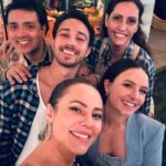 André Luiz Frambach Instagram – Que noite especial ontem! Um arraia de muito amor, muita felicidade, paz, energia positiva,união . Sempre com meu sorvetinho que faz tudo ficar mais lindo e divertido ainda, te amo meu amor, minha noiva ❤️🍦🐠❤️.
Muito obrigado pelo convite e recepção @paollaoliveirareal e @diogonogueira_oficial vocês são incríveis, sorte ser fã de amigos né ❤️.
Reencontros muito importantes com pessoas que sinto falta no dia a dia, falta de uma conversa olho no olho, de um abraço, obrigado universo por me proporcionar esses encontros e esses dias especiais 🎊