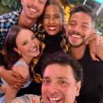 André Luiz Frambach Instagram – Que noite especial ontem! Um arraia de muito amor, muita felicidade, paz, energia positiva,união . Sempre com meu sorvetinho que faz tudo ficar mais lindo e divertido ainda, te amo meu amor, minha noiva ❤️🍦🐠❤️.
Muito obrigado pelo convite e recepção @paollaoliveirareal e @diogonogueira_oficial vocês são incríveis, sorte ser fã de amigos né ❤️.
Reencontros muito importantes com pessoas que sinto falta no dia a dia, falta de uma conversa olho no olho, de um abraço, obrigado universo por me proporcionar esses encontros e esses dias especiais 🎊