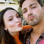 André Luiz Frambach Instagram - Chamar de irmã foi demais né @larissamanoela? 🤭 Quem acompanhou com expectativa a volta desse casal aqui!?🙋‍♀️ Quer ver como foi? Hoje, às 22h30, em episódio novo de #TeVejoNoAfyer no meu canal e no @globoplay com @larissamanoela e @andreluizframbach 🫶
