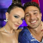 André Luiz Frambach Instagram - E hoje que estamos fazendo bodas de sorvete? Olha que coincidência, inclusive por isso, eu procurei achar fotos lindas mas preferi colocar de capa uma foto que representa a gente. Pra quem não sabe meu sorvetinho além de ser minha esposa, mãe dos meus filhos(peludos nesse momento) , parceira, ela é tbm a minha melhor amiga, e o que essa mulher tem se transformado não é brincadeira. Hoje olho pra vc e vejo uma mulher ainda mais forte, ainda mais decidida, ainda mais incrível e que bom que posso estar com você e ver essa sua evolução porque eu tbm evoluo junto! Você tem o dom de me fazer rir o tempo todo com suas loucuras, com seu jeitinho único e que eu sou COMPLETAMENTE APAIXONADO. Posso dizer? A gente vive a vida da melhor maneira, com MUITO AMOR E ALEGRIA! OBRIGADO POR ISSO! E parabéns pra nós 🍦❤️ pra vida toda e além ❤️🍦🐠❤️