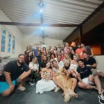 André Luiz Frambach Instagram - Fiquei sim sumido aqui do feed nesses dias, nenhuma novidade pra vocês hahaha. Eu tava aproveitando meu niver do jeito que eu mais amo, com as pessoas que me viram crescer, que estão comigo desde sempre, que fazem eu ser quem eu sou, tocando um Pagodé, fazendo um churrasquett… Fico feliz demais em ver as pessoas me definindo em uma palavra, quando as palavras usadas são “luz,sorriso, família, alegria…” mas tudo isso só existe porque eu tenho cada um de vocês que estão aí na foto, e muitos outros que não puderam estar por vários motivos, mas eu sou grato demais por tudo sempre! Prometo continuar nesse meu propósito de acima de tudo AMAR e ser FELIZ , procurar a felicidade nas pequenas coisas e tornar essas pequenas lindas coisas as maiores da vida! Amo demais vocês, amo demais todos que me seguem aqui, todos que não me seguem tbm mas ficam sempre vendo as coisas ahhahaha, amo a vida. Como sempre falo, o amor é é SEMPRE SERÁ a melhor resposta pra tudo! Falando em amor, quero fazer um agradecimento especial pra todos que tomaram um tempinho da vida de vocês pra fazer dedicatórias, mensagens, textos, vídeos, montagens…. Foi uma chuva de amor, que me encheu de lágrimas primeiramente hahaha mas lágrimas de MUITA FELICIDADE me senti preenchido, me senti forte pra seguir sendo quem eu sou, procurando sempre crescer, evoluir, melhorar e assim será! Obrigado obrigado MUITO OBRIGADO ❤️ 2.7 chegou e chegou LINDAO ❤️❤️🎉💥