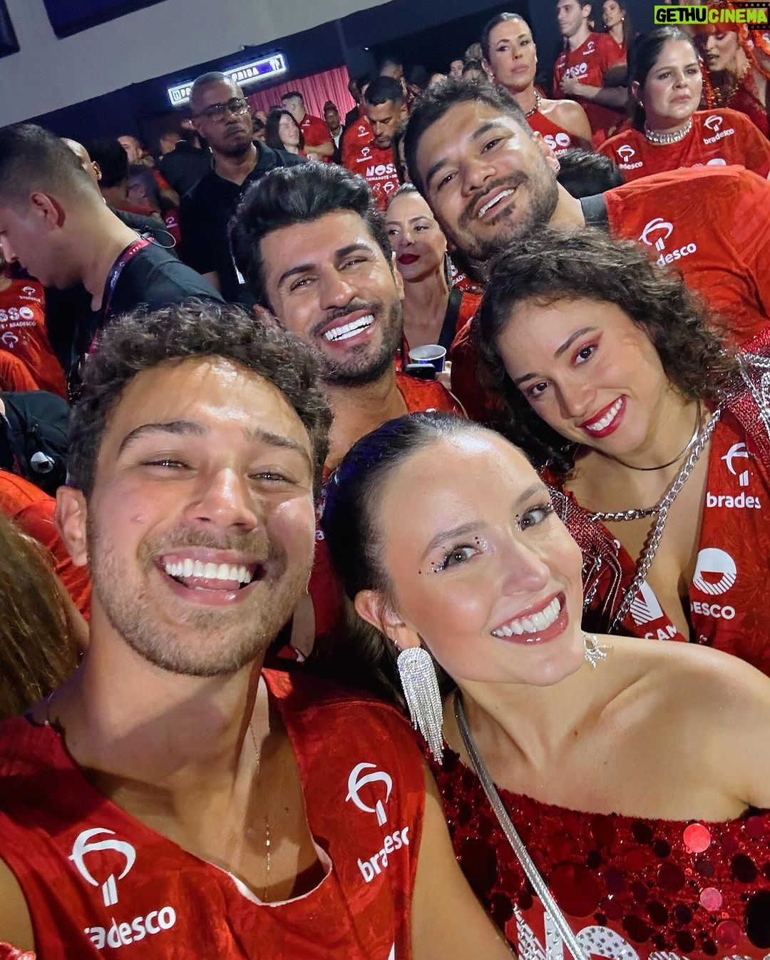 André Luiz Frambach Instagram - Indo pro segundo dia, postando o primeiro, o carnaval tem suas particularidades! Ahhahaha época mais festejada do ano tá aí🎊🎉 Sambódromo da Marquês de Sapucaí