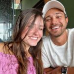 André Luiz Frambach Instagram - E hoje que estamos fazendo bodas de sorvete? Olha que coincidência, inclusive por isso, eu procurei achar fotos lindas mas preferi colocar de capa uma foto que representa a gente. Pra quem não sabe meu sorvetinho além de ser minha esposa, mãe dos meus filhos(peludos nesse momento) , parceira, ela é tbm a minha melhor amiga, e o que essa mulher tem se transformado não é brincadeira. Hoje olho pra vc e vejo uma mulher ainda mais forte, ainda mais decidida, ainda mais incrível e que bom que posso estar com você e ver essa sua evolução porque eu tbm evoluo junto! Você tem o dom de me fazer rir o tempo todo com suas loucuras, com seu jeitinho único e que eu sou COMPLETAMENTE APAIXONADO. Posso dizer? A gente vive a vida da melhor maneira, com MUITO AMOR E ALEGRIA! OBRIGADO POR ISSO! E parabéns pra nós 🍦❤️ pra vida toda e além ❤️🍦🐠❤️