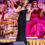 André Rieu Instagram - Emma working her magic! 🪄 Tickets for the 2025 New Year’s concerts in Amsterdam and Antwerp are now available at andrerieu.com (Link in bio) #andrerieu #emmakok #voilà #barbarapravi #classical #classicalmusic #violin #amsterdam #ziggodome @ziggodome Ziggo Dome Amsterdam