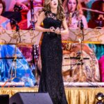 André Rieu Instagram - Emma working her magic! 🪄 Tickets for the 2025 New Year’s concerts in Amsterdam and Antwerp are now available at andrerieu.com (Link in bio) #andrerieu #emmakok #voilà #barbarapravi #classical #classicalmusic #violin #amsterdam #ziggodome @ziggodome Ziggo Dome Amsterdam