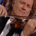 André Rieu Instagram - Merry Christmas! ❄ Feliz Navidad 🎅 Buon Natale 🎄 Feliz Natal ⛄ Vrolijk Kerstfeest! 🎅 Zaolige Keersmes! ❄ Crăciun Fericit ⛄ Veselé Vánoce 🎅 Meri Kirihimete 🎄 חג מולד שמח 🎅 Mutlu Noeller 🎄 Wesołych Świąt ❄ めりーくりすます ❄ Joyeux Noël ⛄ Boldog karácsonyt 🎅 Blithe Yule 🎄 Vesel Božič ❄ Suk sarn warn Christmas 🎅 Nadolig Llawen Listen to André's best Christmas music on YouTube and Spotify: https://linktr.ee/andrerieu