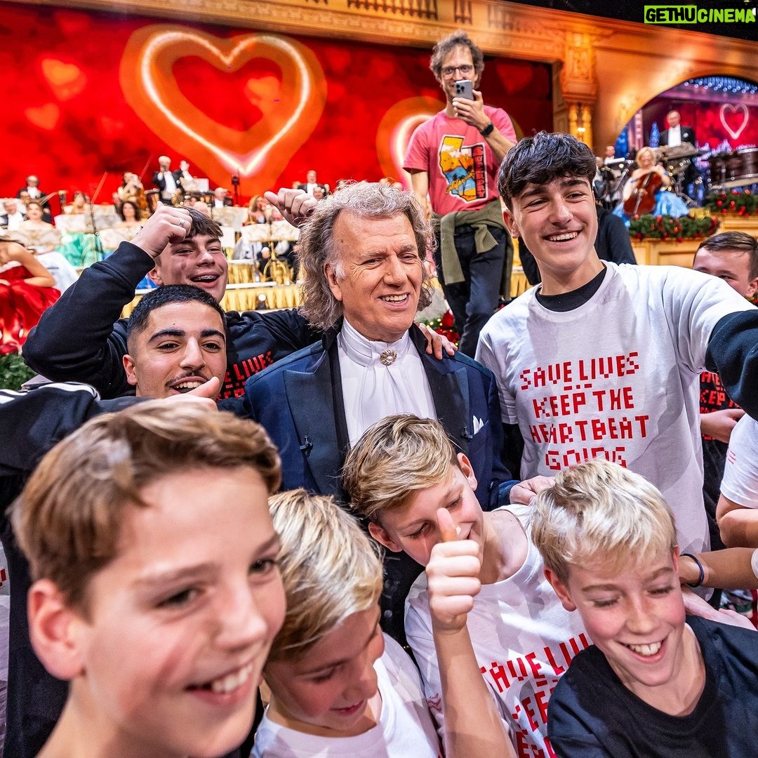 André Rieu Instagram - Pictures of yesterday's CPR event with 2000 children in Maastricht. It’s so important, AND it was so much fun! 🙂 Anyone can learn how to perform CPR in less than an hour. Find a training in your area and help save lives! ❤
