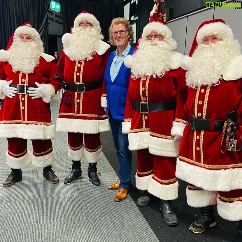 André Rieu Instagram - It’s Beginning to Look a Lot Like Christmas 😀🎄 Maastricht, Netherlands