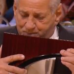 André Rieu Instagram - Who’s getting goosebumps while watching? The Master of the Pan Flute Gheorghe Zamfir playing ‘The Lonely Shepherd’ live in Romania. #andrerieu #classicalmusic #panflute #gheorghezamfir #romania #romania🇷🇴 #violin #lonelyshepherd #quentintarantino #bucharest #soundtrack #killbill Bucharest, Romania