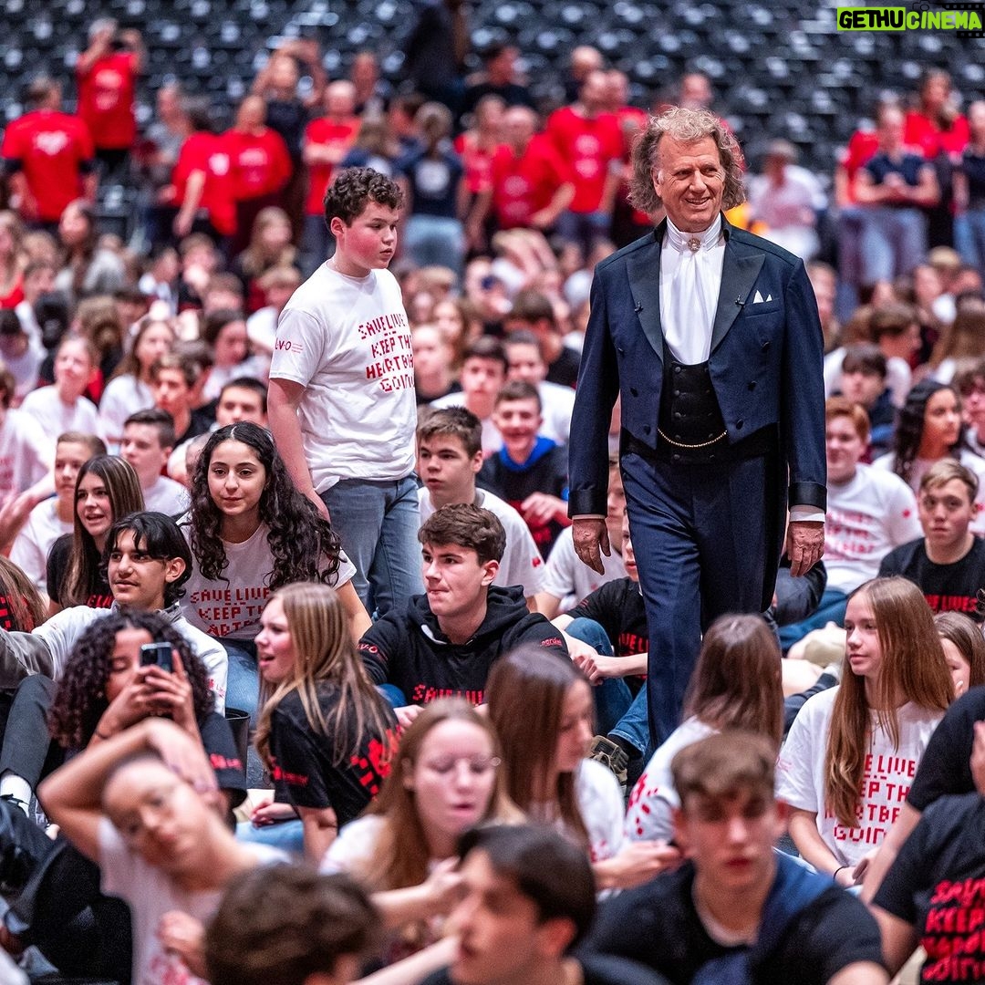 André Rieu Instagram - Pictures of yesterday's CPR event with 2000 children in Maastricht. It’s so important, AND it was so much fun! 🙂 Anyone can learn how to perform CPR in less than an hour. Find a training in your area and help save lives! ❤