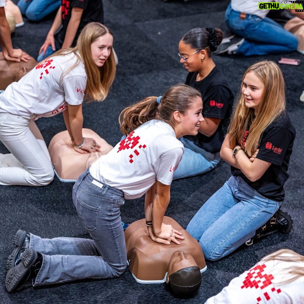André Rieu Instagram - Pictures of yesterday's CPR event with 2000 children in Maastricht. It’s so important, AND it was so much fun! 🙂 Anyone can learn how to perform CPR in less than an hour. Find a training in your area and help save lives! ❤