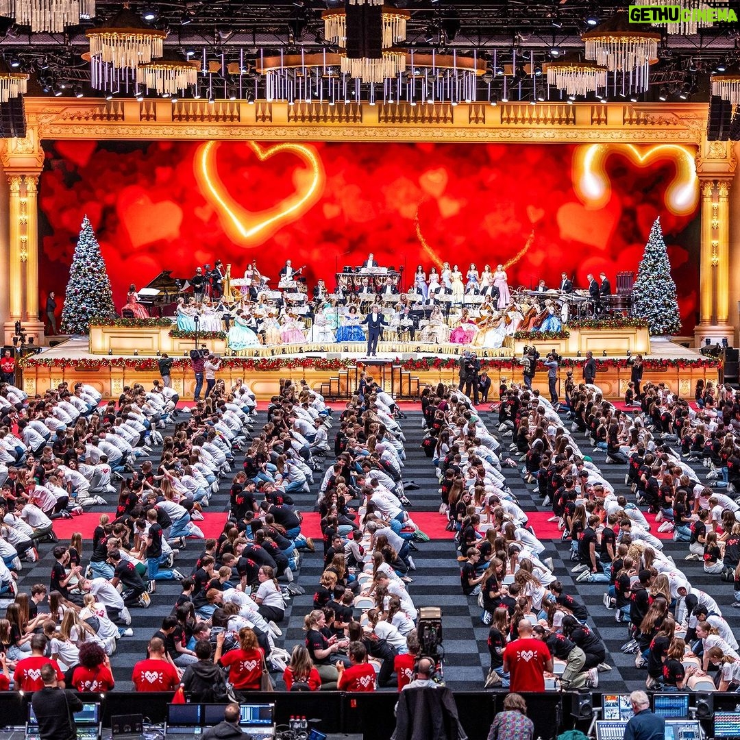 André Rieu Instagram - Pictures of yesterday's CPR event with 2000 children in Maastricht. It’s so important, AND it was so much fun! 🙂 Anyone can learn how to perform CPR in less than an hour. Find a training in your area and help save lives! ❤