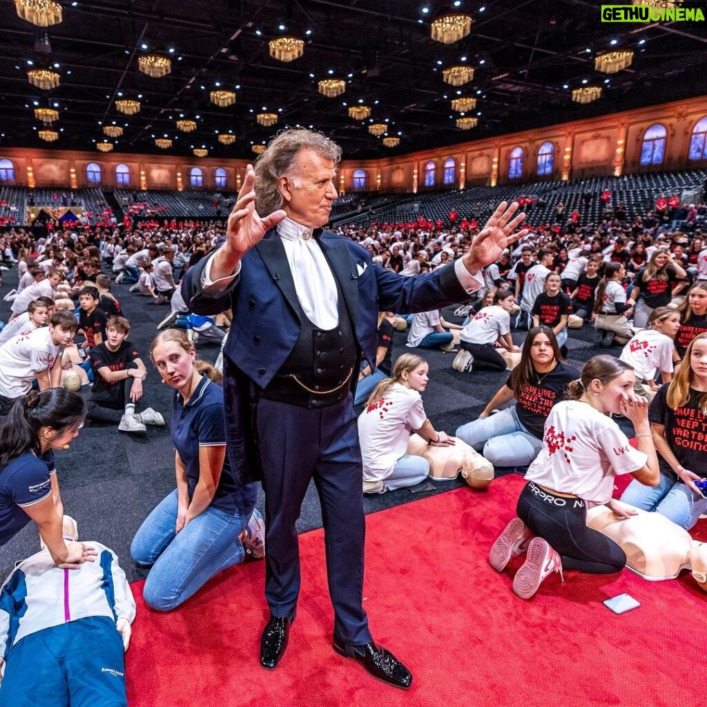 André Rieu Instagram - Pictures of yesterday's CPR event with 2000 children in Maastricht. It’s so important, AND it was so much fun! 🙂 Anyone can learn how to perform CPR in less than an hour. Find a training in your area and help save lives! ❤