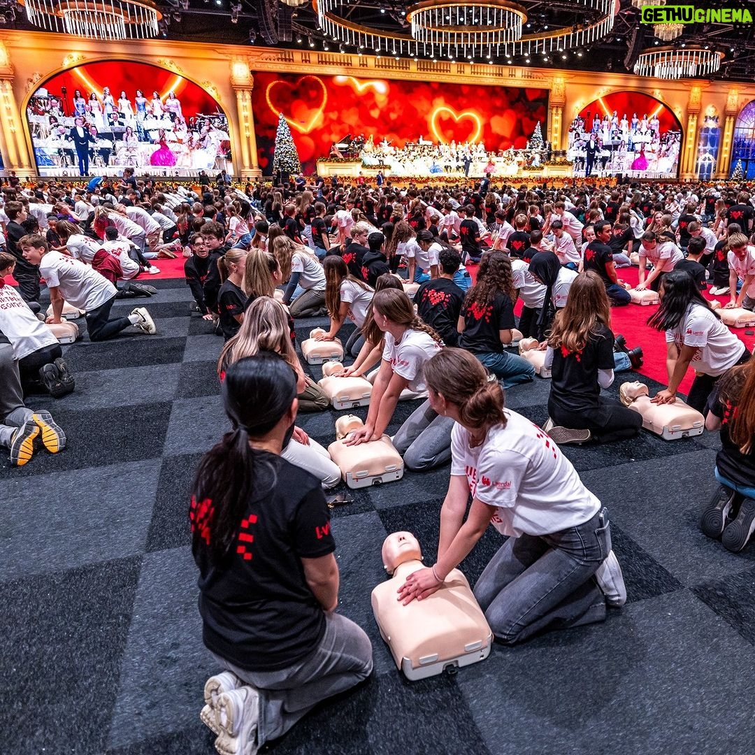 André Rieu Instagram - Pictures of yesterday's CPR event with 2000 children in Maastricht. It’s so important, AND it was so much fun! 🙂 Anyone can learn how to perform CPR in less than an hour. Find a training in your area and help save lives! ❤