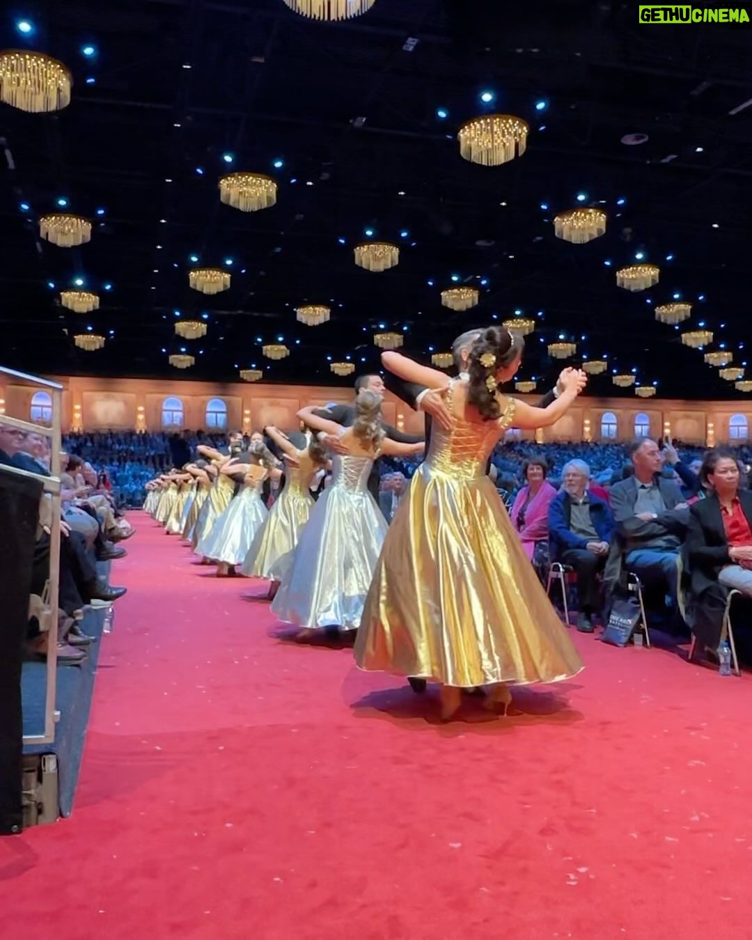 André Rieu Instagram - 🎄✨ Thank you to everyone who made the first 2 Christmas concerts unforgettable! We had an absolute blast this weekend! Who’s joining us next weekend for round 2? 🌟🎶🔔 Visit www.andrerieu.com for tour dates (Link in bio) Maastricht, Netherlands