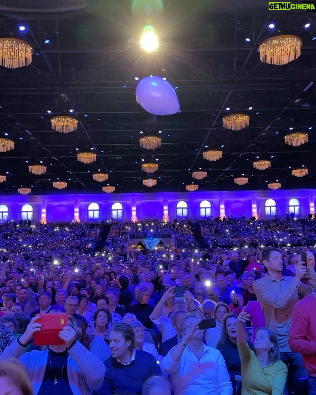 André Rieu Instagram - 🎄✨ Thank you to everyone who made the first 2 Christmas concerts unforgettable! We had an absolute blast this weekend! Who’s joining us next weekend for round 2? 🌟🎶🔔 Visit www.andrerieu.com for tour dates (Link in bio) Maastricht, Netherlands