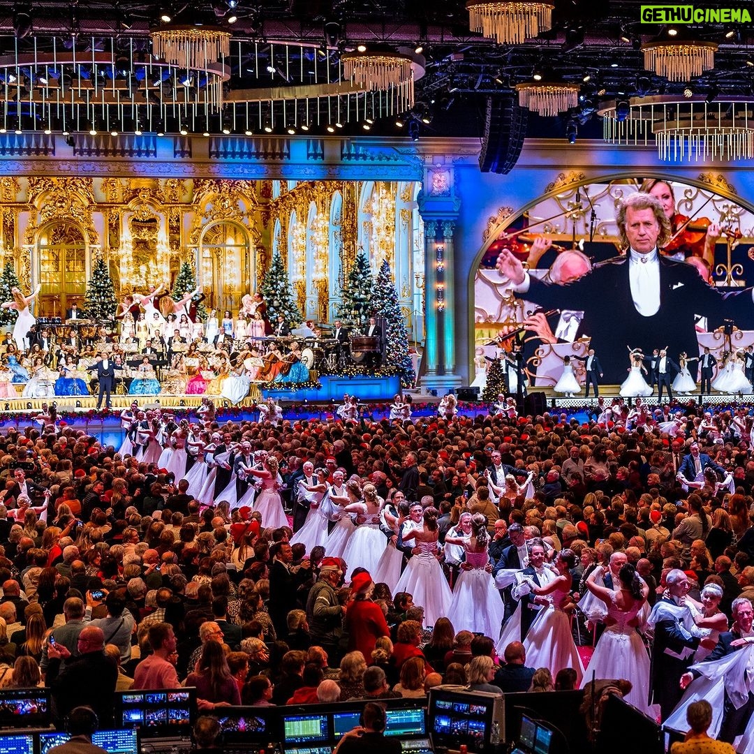 André Rieu Instagram - Memories of last year's Christmas with André concerts in Maastricht! 🎅🎄 Will you be watching the concert in cinemas this year or joining the festivities in person? For screening times and locations visit andreincinemas.com or andrerieu.com/tour for tour dates (Links in bio!) #music #classicalmusic #violin #andrerieu #rieu #concert #livemusic #orchestra #stradivarius #stradivari #violinist #viola #violin🎻 #🎻#maastricht #mecc #christmas #christmasmagic #xmas #christmasmusic
