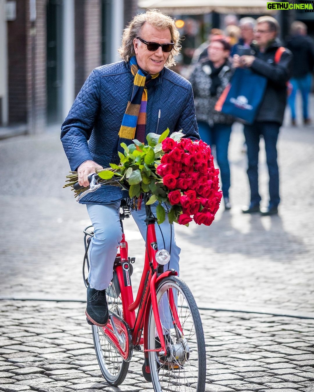 André Rieu Instagram - Valentine’s Day is just around the corner! ❤️ Listen to the most romantic music on YouTube, Spotify, Prime or Apple Music via lift.bio/andrerieu (Link in bio) 💕 Maastricht
