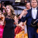André Rieu Instagram - Emma working her magic! 🪄 Tickets for the 2025 New Year’s concerts in Amsterdam and Antwerp are now available at andrerieu.com (Link in bio) #andrerieu #emmakok #voilà #barbarapravi #classical #classicalmusic #violin #amsterdam #ziggodome @ziggodome Ziggo Dome Amsterdam