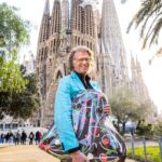 André Rieu Instagram - ❤ This Valentine's Day, set the mood for love with these romantic playlists, albums and videos: lift.bio/andrerieu (Link in bio) Get cozy, press play, and let the romance begin! 🎶 Sagrada Família, Barcelona, Spain