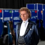 André Rieu Instagram - Pre-show focus 🎶 For tour dates visit andrerieu.com (Link in bio) #music #classicalmusic #violin #andrerieu #rieu #concert #livemusic #orchestra #stradivarius #stradivari #violinist #viola #violin🎻 #🎻#maastricht