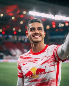 André Silva Instagram - Thank you very much for your kind words and your congratulations for my birthday 😁 The victory from yesterday was the icing of the cake!