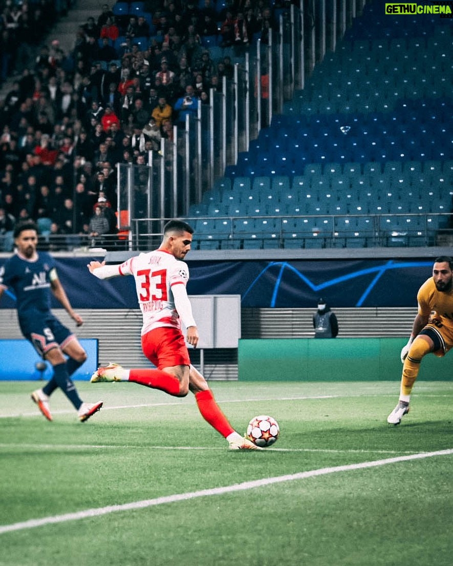 André Silva Instagram - We have truly pull in all the effort 💪 We will continue to improve! Thank you for your tireless support! Red Bull Arena