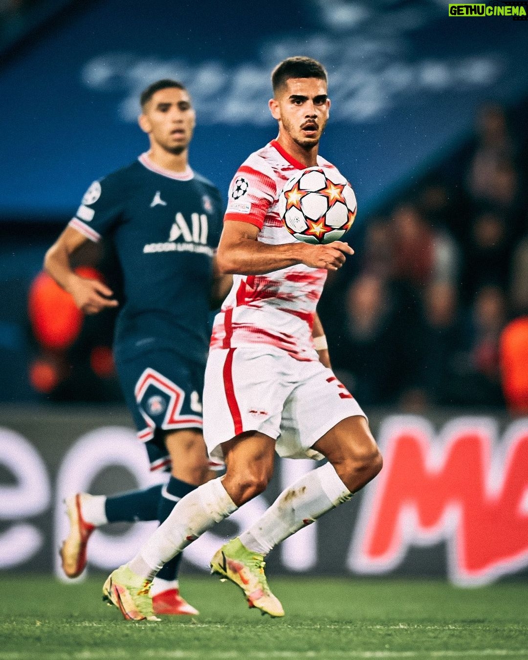 André Silva Instagram - Last night we were fearless and we won’t give up because anything is possible! Parc Des Princes