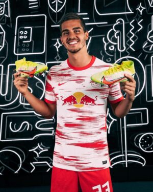 André Silva Instagram - New boots for the upcoming season 😎 #TeamNike #MotivationPack