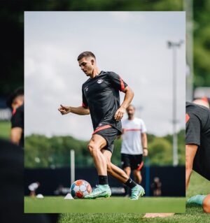 André Silva Instagram - New field, new first training! 💪
