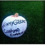 Andrea Barber Instagram - It’s here! The #KimmyGibblerCostumeContest2020 is my favorite tradition of the year! 🥓🍳 Follow the NEW hashtag throughout the day to see the super creative entries and ❤️ your favorites. Contest ends at 11:59p PST tonight. I’ll announce the winner tomorrow! 🎃👻