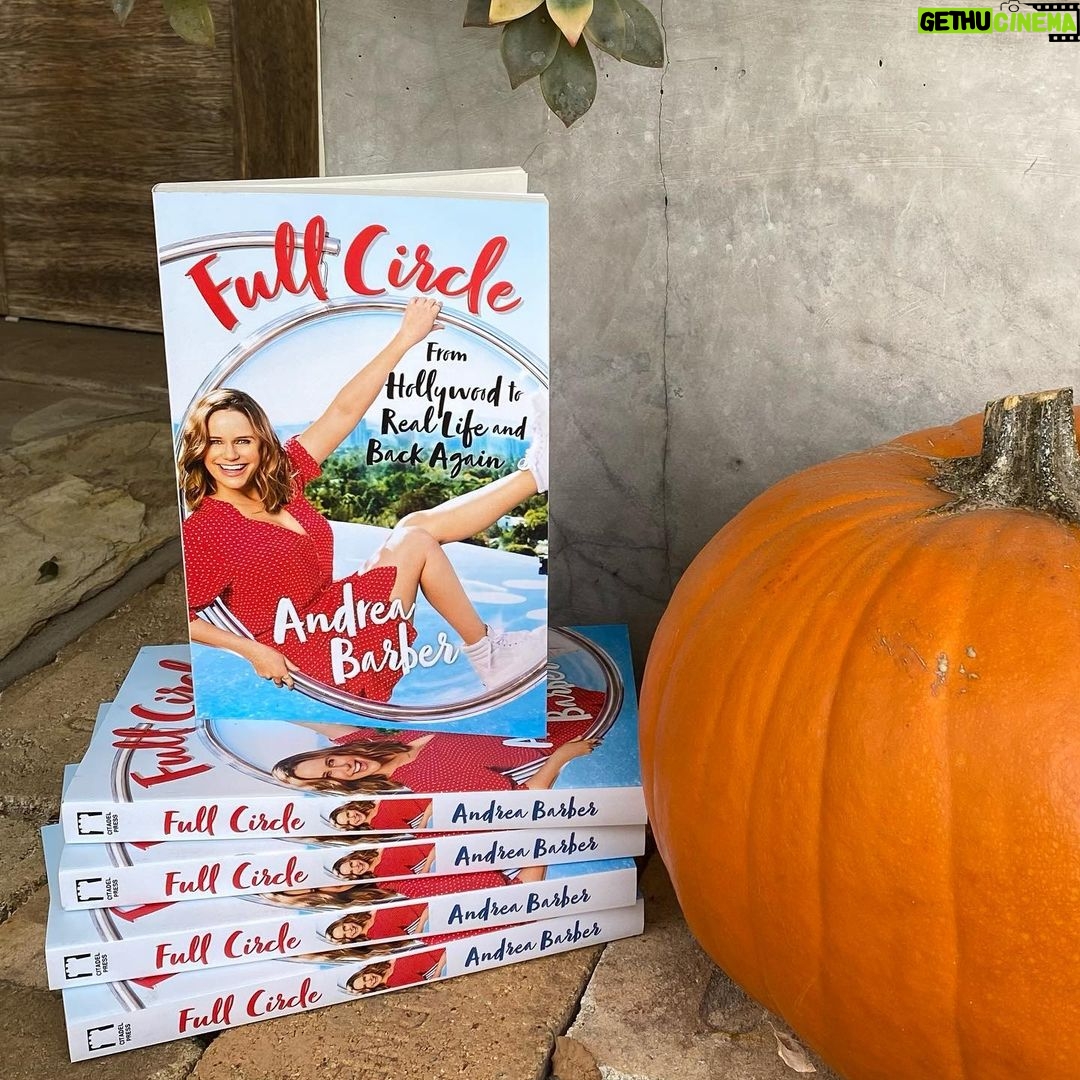 Andrea Barber Instagram - ***GIVEAWAY CLOSED** Congrats to winners: @michellemacumber, @asmith4385, @jedijen11, @itsjustyu, @theleylamaria!!! š GIVEAWAY! š My book FULL CIRCLE is out in paperback today! š To celebrate, Iām giving away autographed copies to five lucky winners. All you have to do is: ⨠Like this photo. ⨠Tag a friend in the comments! ⨠Bonus entries if you share this post in your stories! This contest will end Friday 10/30 at Noon PST. Good luck! * Open to U.S. residents only - Iām sorry! š¢ * This giveaway is not affiliated with Instagram.