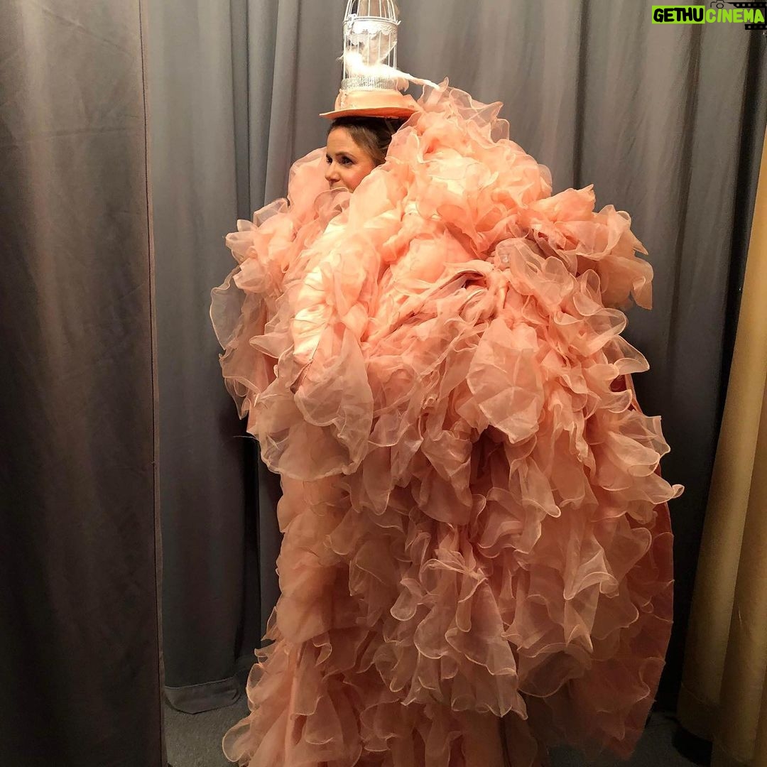 Andrea Barber Instagram - #TBT How many costumers did it take to get me into this dress? 🤣 Post your guess below!👇🏻 Fuller House Stage 24
