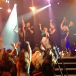Andrea Barber Instagram - #TBT Four years ago... best taping ever! 🎥🎬🎤🎶 @nkotb @fullerhouse #therightstuff Fuller House Stage 24