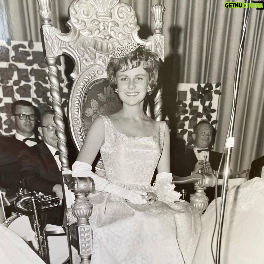 Andrea Barber Instagram - Today I turn 45. 🥳 Every year my mom takes a picture of me wearing the “birthday crown,” which is the same crown she wore the night she was crowned Prom Queen in high school - also coincidentally, the same night my dad proposed to her 60 years ago! 💍 This is my first birthday without her. Today I’m filled with gratitude for her, this tradition she started 45 years ago, and all of these priceless pictures. What a gift! The last thing she gave me was this crown. I promised her I would solder the parts that have come loose and keep it safe forever. 💞👑 Thanks, Mom. I miss you. 💫