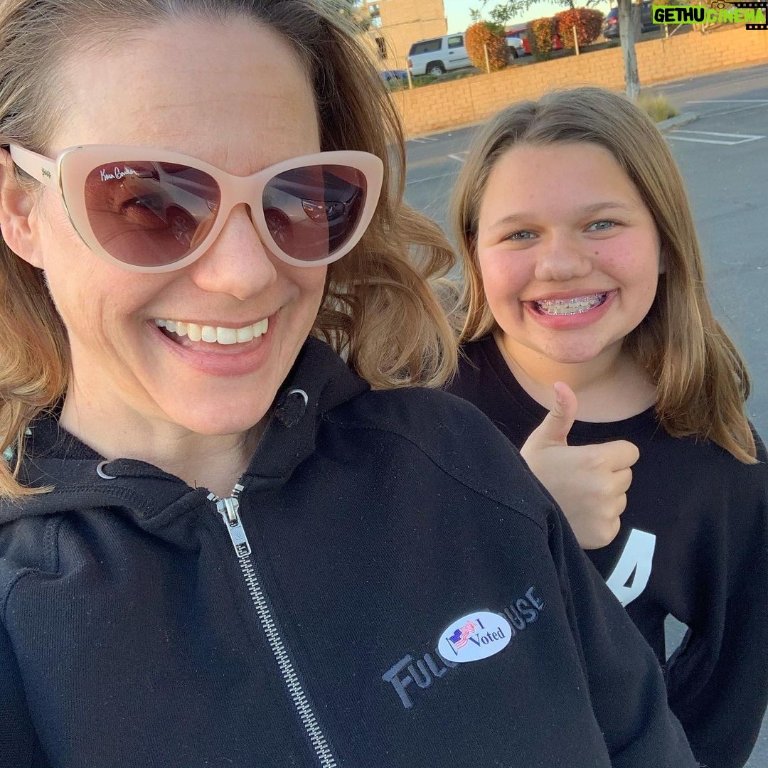Andrea Barber Instagram - Get it done! 👏🏻🗳 #vote #teamwarren