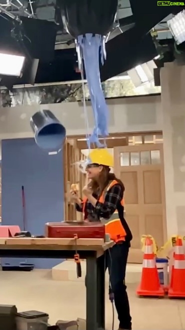 Andrea Barber Instagram - Tell me you’re on a @nickelodeon show without telling me. 😏 New episode of That Girl Lay Lay tonight! @nickthatgirllaylay 🦺 🔨 🪣