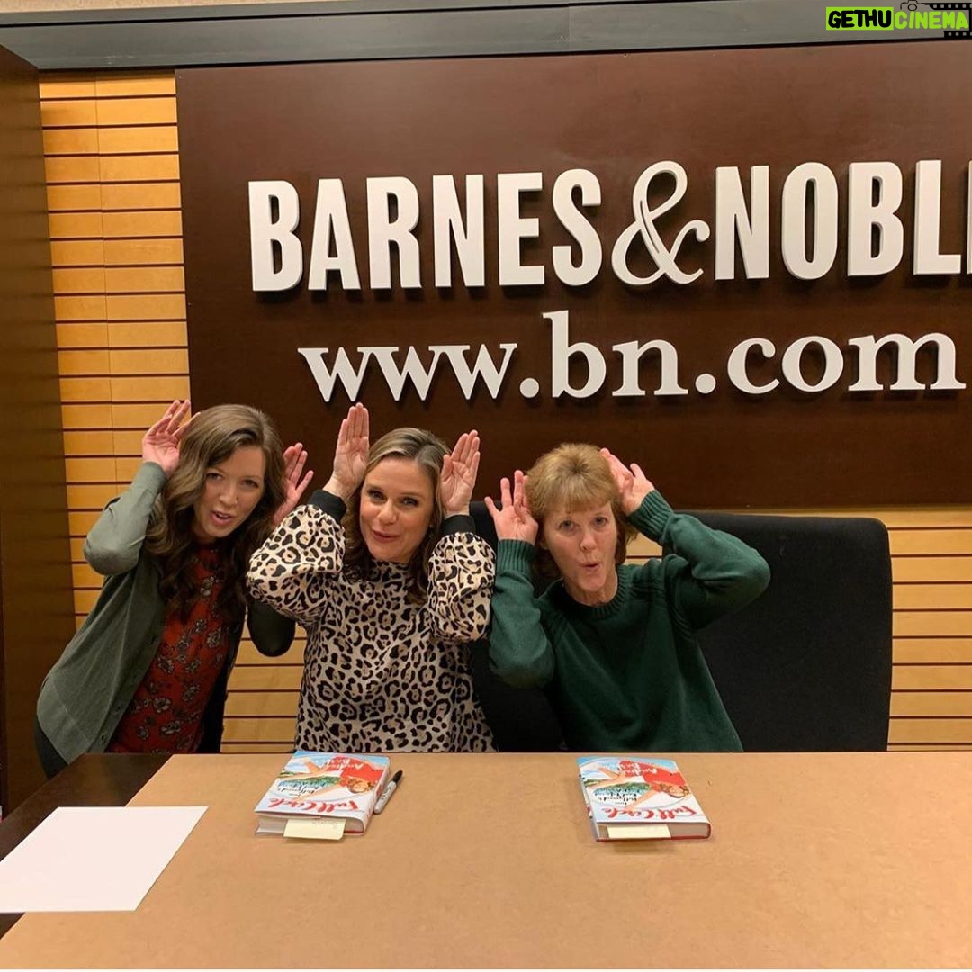 Andrea Barber Instagram - Thank you to everyone to came to my book signing in Paramus, NJ! I loved meeting each one of you. ❤️ Paramus, New Jersey