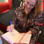 Andrea Barber Instagram - 🎉GIVEAWAY ALERT! 🎉 I’m giving away TEN autographed copies of my memoir, Full Circle: From Hollywood to Real Life and Back Again! • To Enter: ✨ LIKE this photo ✨ TAG your BFF - your personal DJ Tanner! • There are also limited quantities of signed copies of Full Circle available through Barnes & Noble! Link in bio. 📖🖊 • RULES: You must be 18 years or older and a resident of the U.S. or Canada (excluding Rhode Island and Quebec). Entries must be in by 11:59 PM EST on 2/28. Instagram is not responsible for, or endorsing, this giveaway.
