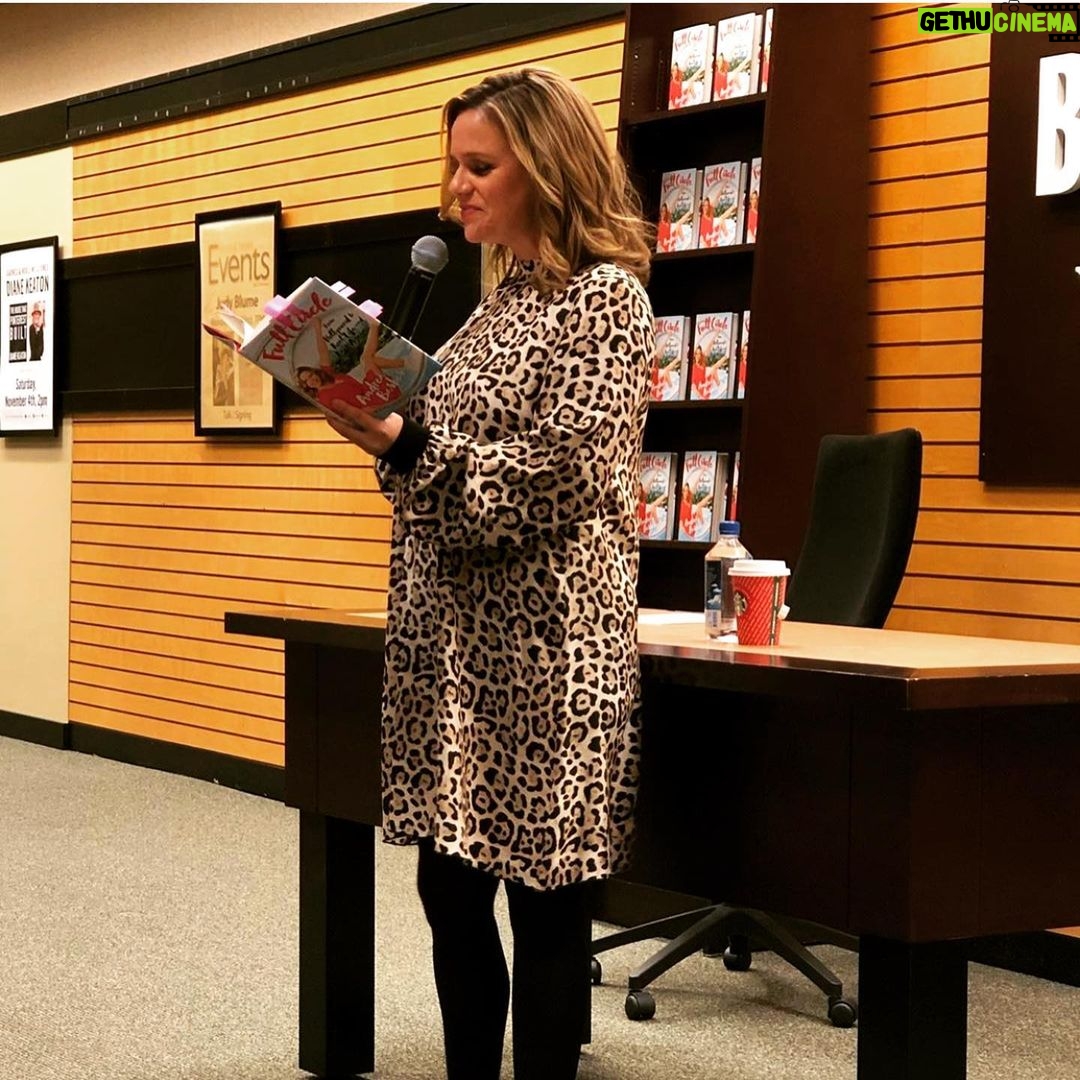 Andrea Barber Instagram - Thank you to everyone to came to my book signing in Paramus, NJ! I loved meeting each one of you. ❤️ Paramus, New Jersey