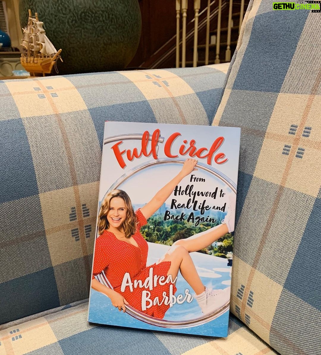 Andrea Barber Instagram - Brb, gonna read my memoir about my life thus far on the couch that I grew up on 📖💙 Full Circle is out on November 12 and I cannot wait to share it with you!! Click the link in my bio to pre-order ✨