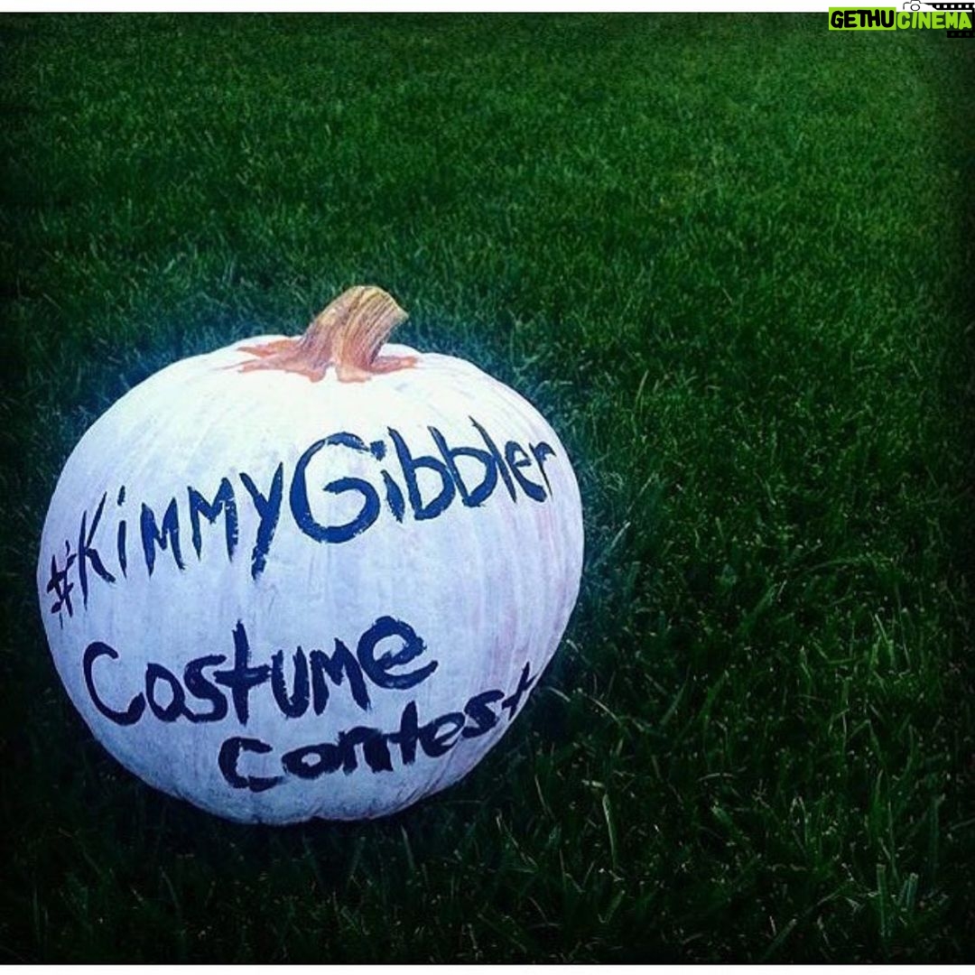 Andrea Barber Instagram - It’s here! The #KimmyGibblerCostumeContest is my favorite tradition of the year! 🍳🥓 Follow the hashtag throughout the day to see the super creative entries and ❤️ your favorites. Contest ends at 11:59p PST tonight. I’ll announce the winner tomorrow on my vlog! 🎃👻