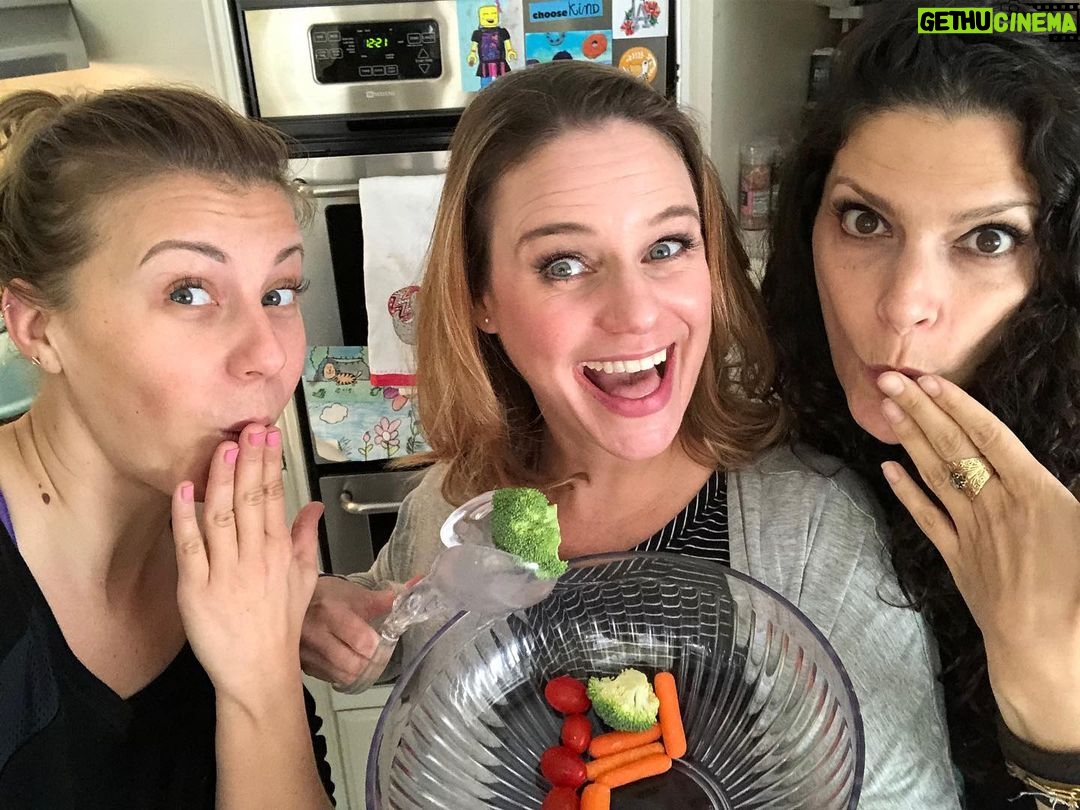 Andrea Barber Instagram - I’m the special guest on the @neverthoughtidsaythis podcast this week! Wherein @jodiesweetin, @theceliabehar and I discuss puberty and periods. And they teach me an alternate meaning of “tossing a salad.” 😳🥗 Link in bio to listen! (P.S. don’t listen around little ears! 🙈😂)