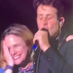 Andrea Barber Instagram - BEST BIRTHDAY SURPRISE EVER!! 😍⚰️ @joeymcintyre pulled me on stage last night during If You Go Away and I had no chill!! Thank you, Joe, for this unforgettable birthday moment. And thank you to the best boyfriend ever @pointonemiles and his partner-in-crime @candacecbure for making it happen! Swipe to see it all happen! ❤️🤩🥰😱 • (📸: @heidicas1013, @pointonemiles, @amandasm4) Mohegan Sun Arena