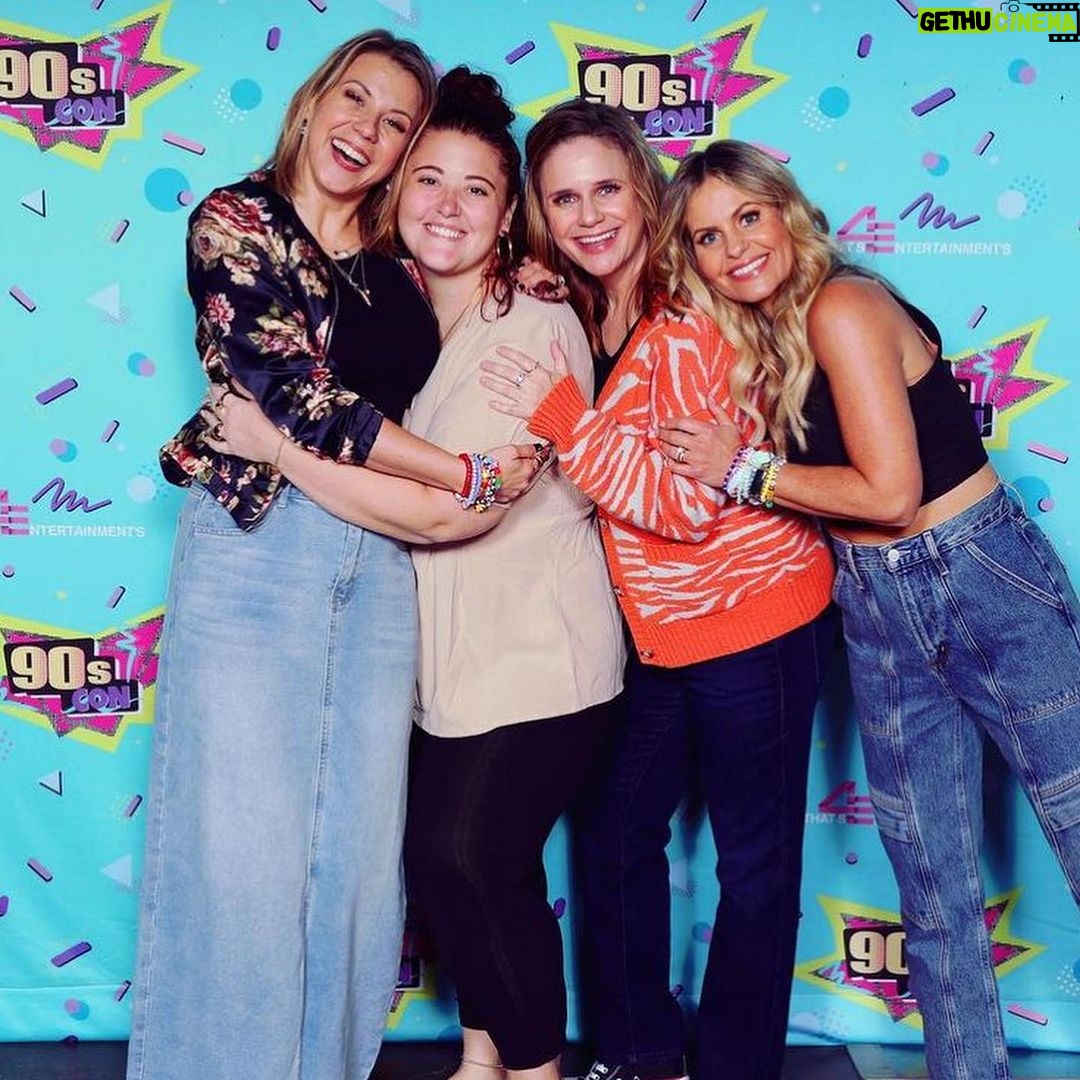 Andrea Barber Instagram - 90s Con! 🩷💜❤️ Full hearts. Thank you, we love you all so much! Tampa Florida