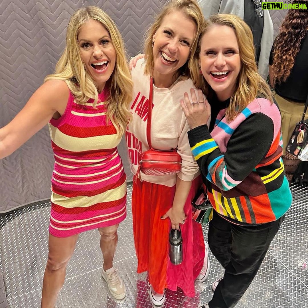 Andrea Barber Instagram - 90s Con! 🩷💜❤️ Full hearts. Thank you, we love you all so much! Tampa Florida