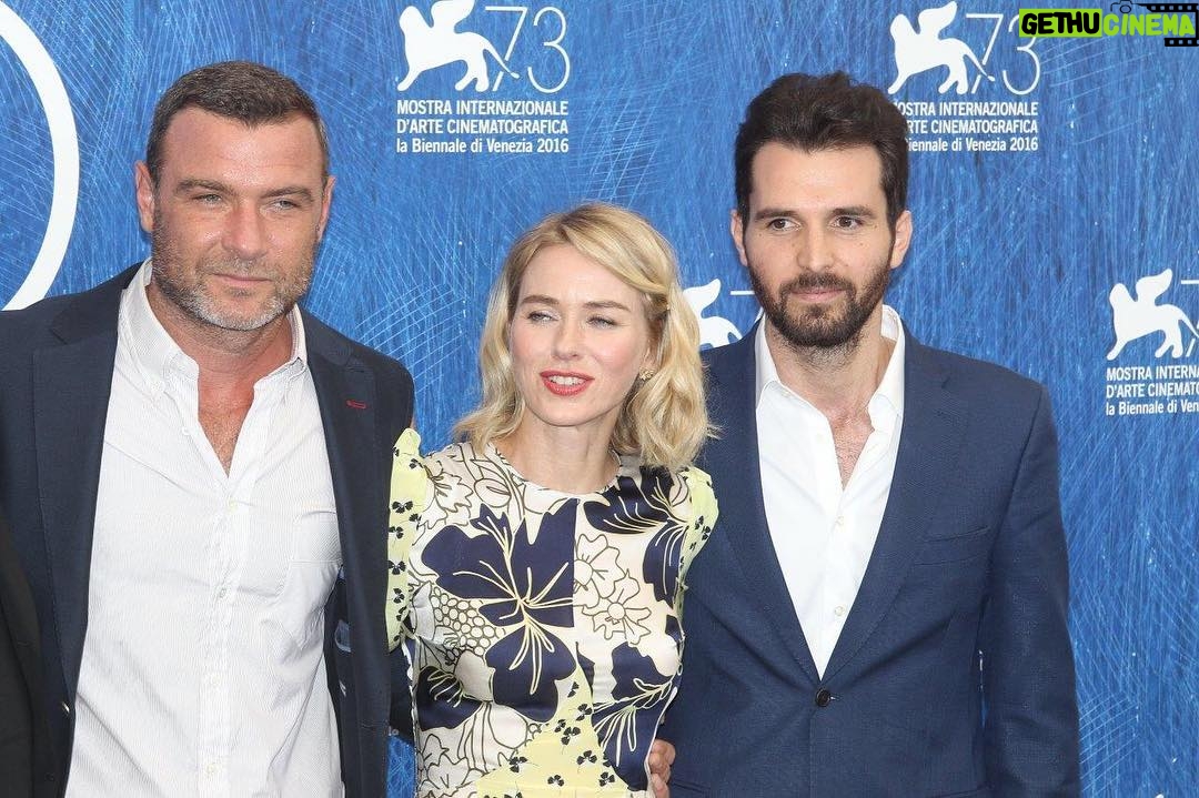 Andrea Iervolino Instagram - Press Conference of THE BLEEDER together with the great actors Naomi Watts @naomiwatts and Liev Schreiber @lievschreiber during the 73^ Venice Film Festival @biennale_cinema Venice, Italy